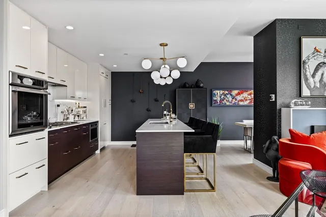 $1,998,000 | 110 Broad Street, Unit 602, Boston, MA 02110