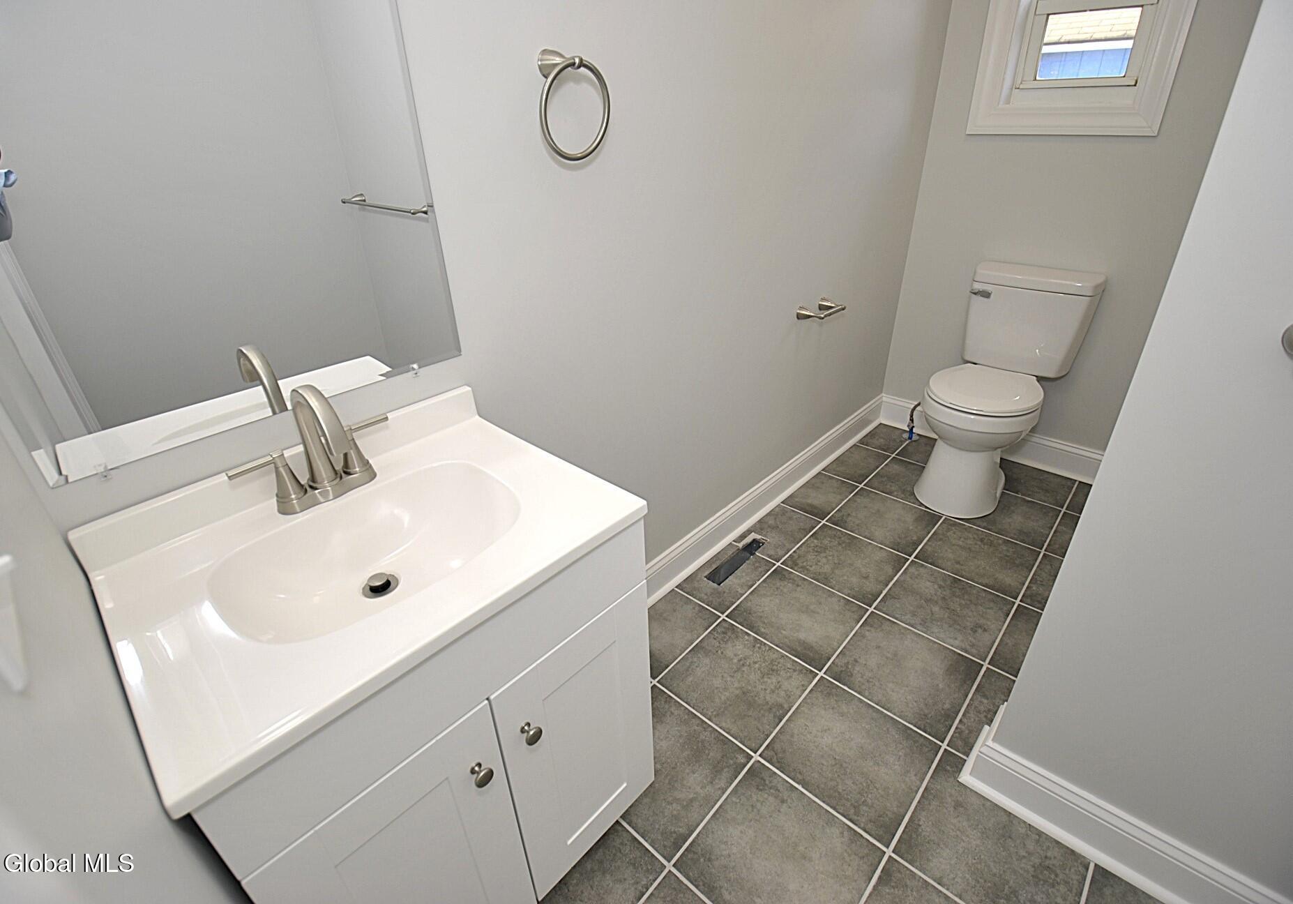 49 Osborne Road Colonie, NY 12205 - Photo 13 of 36 _DSC0884-0