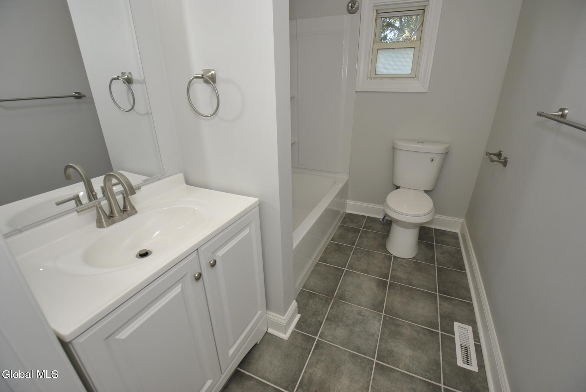 49 Osborne Road Colonie, NY 12205 - Photo 26 of 36 _DSC0911