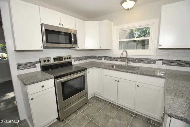 $429,900 | 49 Osborne Road, Colonie, NY 12205