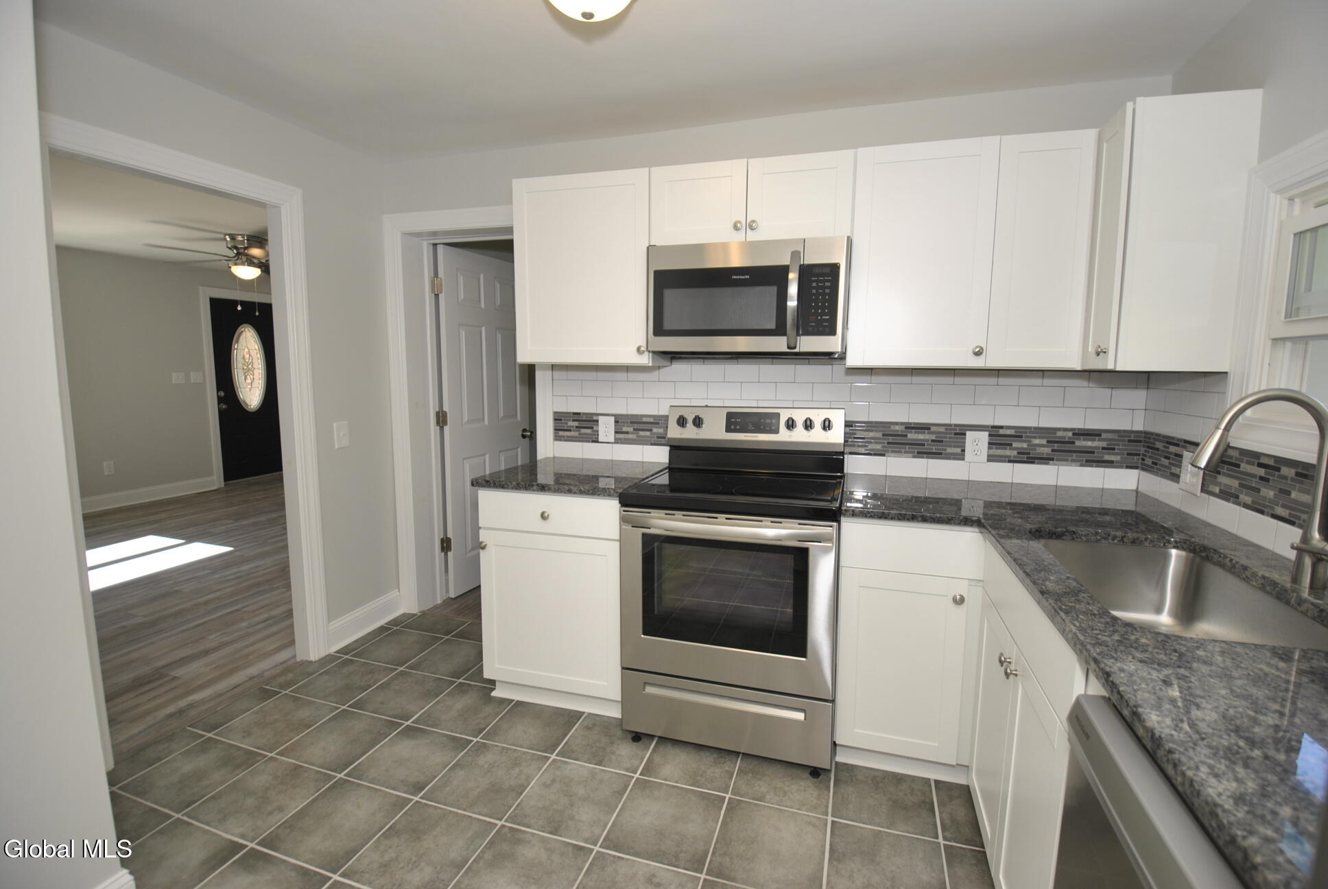 49 Osborne Road Colonie, NY 12205 - Photo 5 of 36 _DSC0878