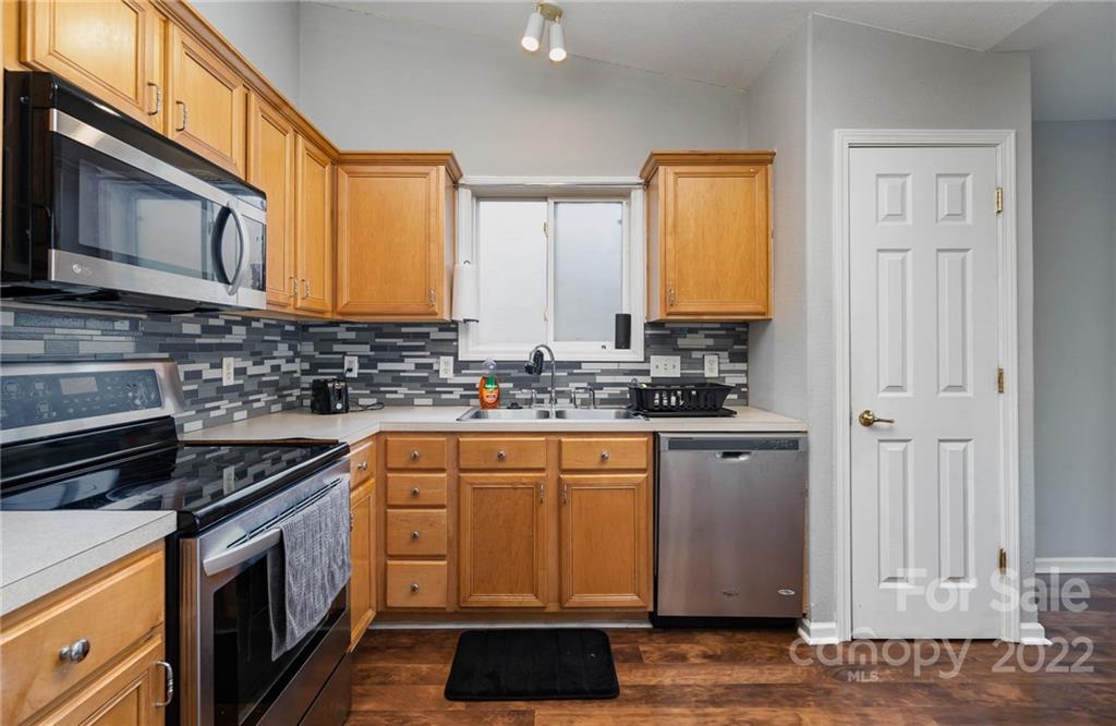 6038 Raisin Tree Lane Charlotte, NC 28215 - Photo 7 of 18 Gallery Image 7