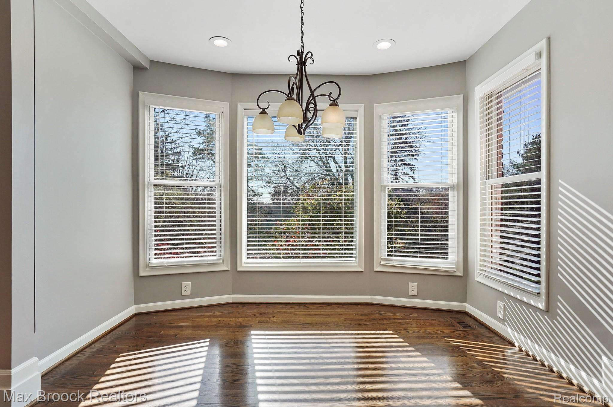 910 Rock Spring Road Bloomfield Hills, MI 48304 - Photo 9 of 43 DSC07642.jpg