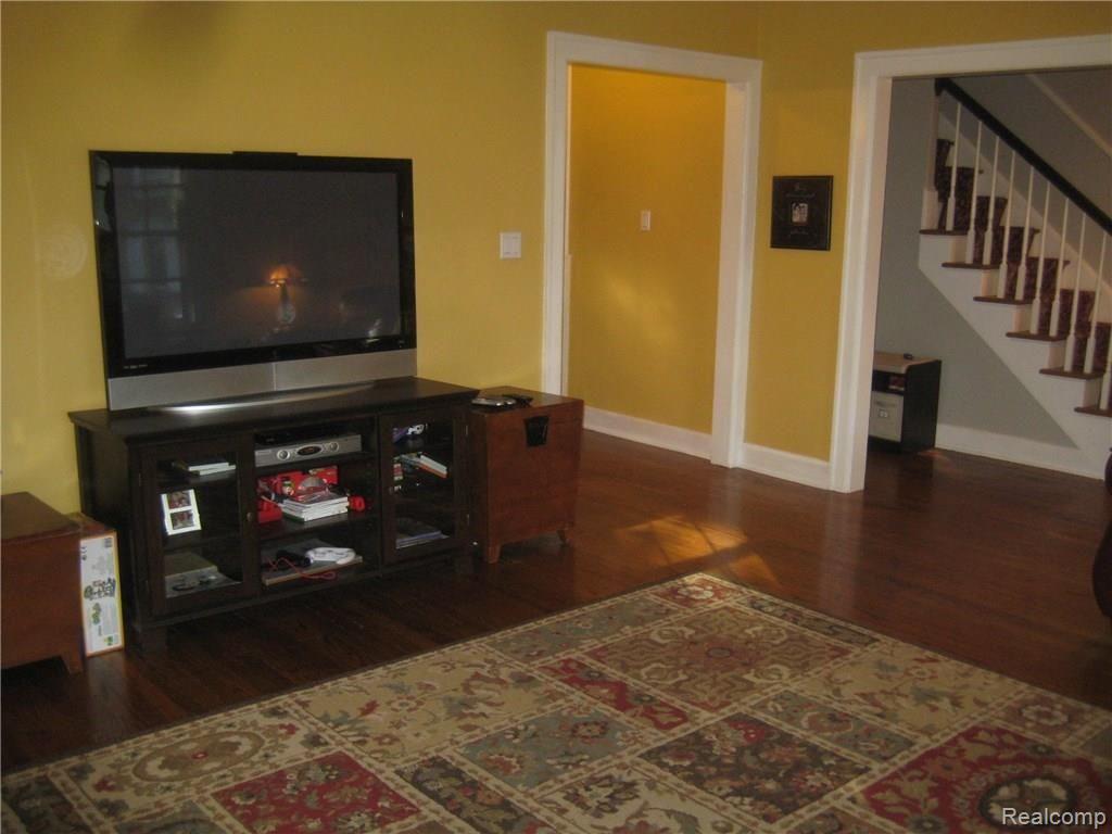 268 Moran Road Grosse Pointe, MI 48236 - Photo 8 of 47 004.JPG
