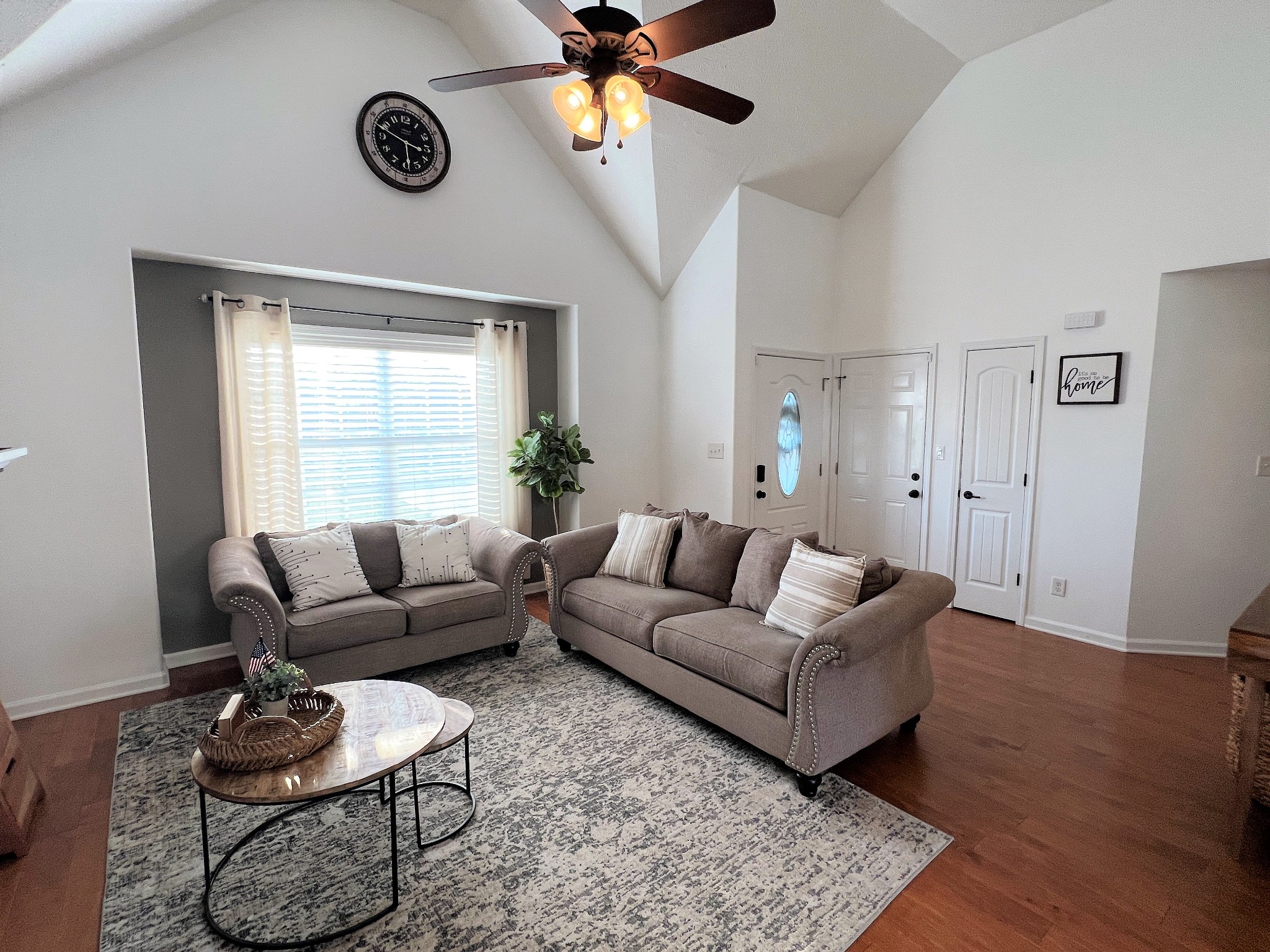 3785 Suiter Road Clarksville, TN 37040 - Photo 3 of 21 a living room with furniture and a window