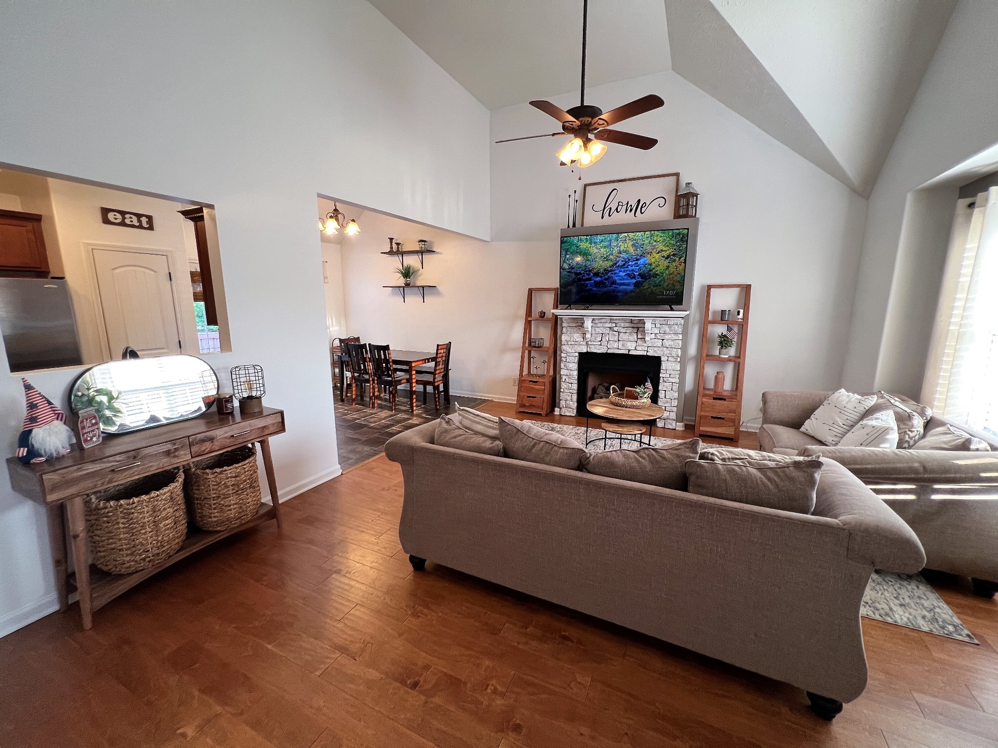 3785 Suiter Road Clarksville, TN 37040 - Photo 4 of 21 a living room with furniture and a fireplace
