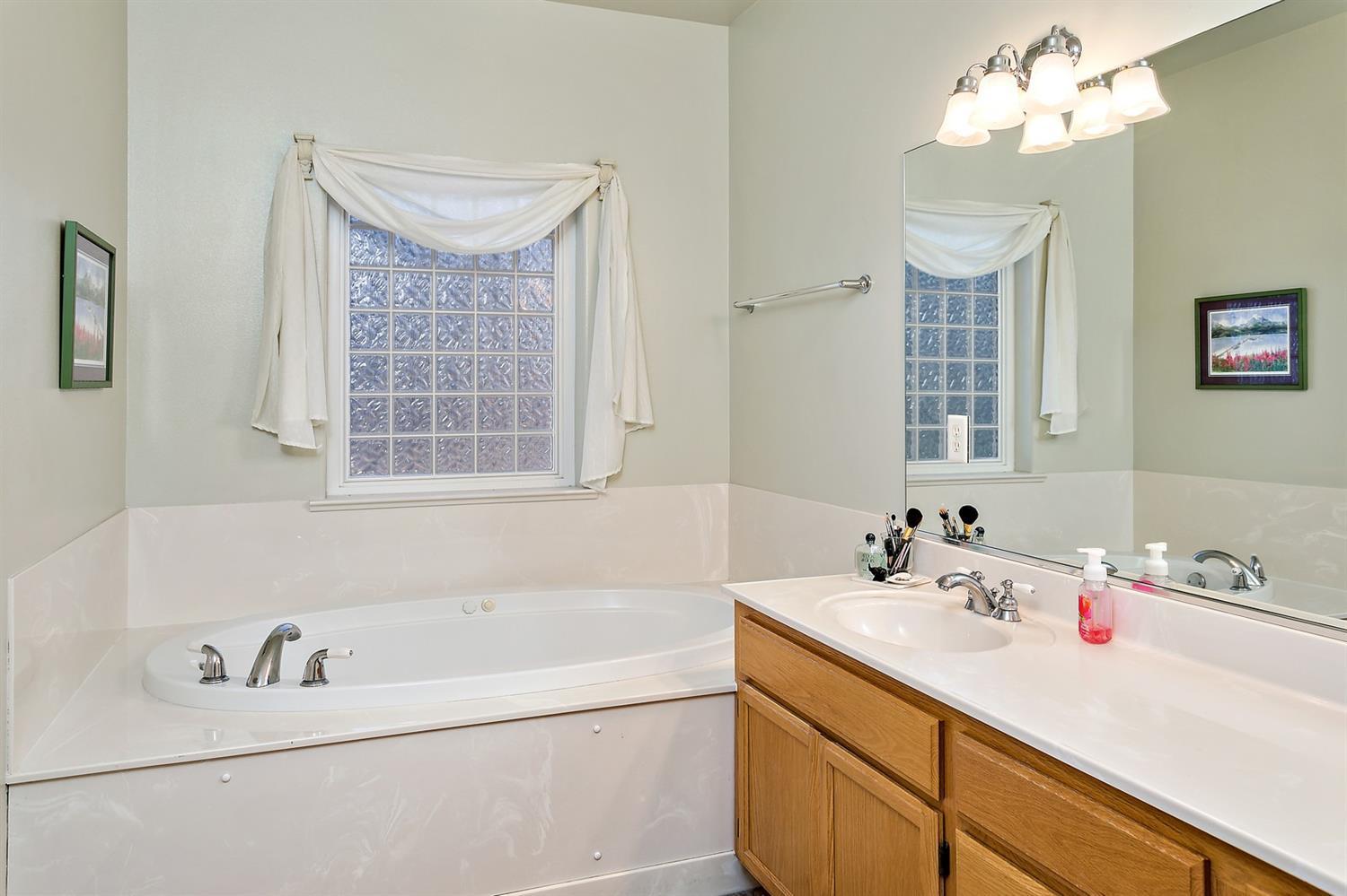 877 Mendolia Way Central Point, OR 97502 - Photo 24 of 27 Additional Photo