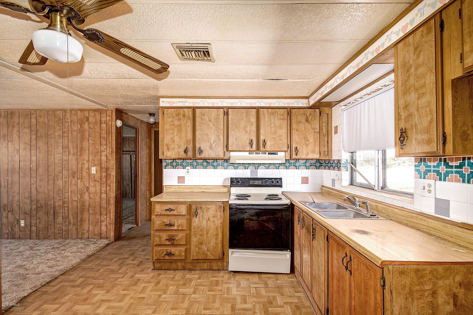 11880 North Johnson Road Maricopa, AZ 85139 - Photo 11 of 25 EAT-IN KITCHEN