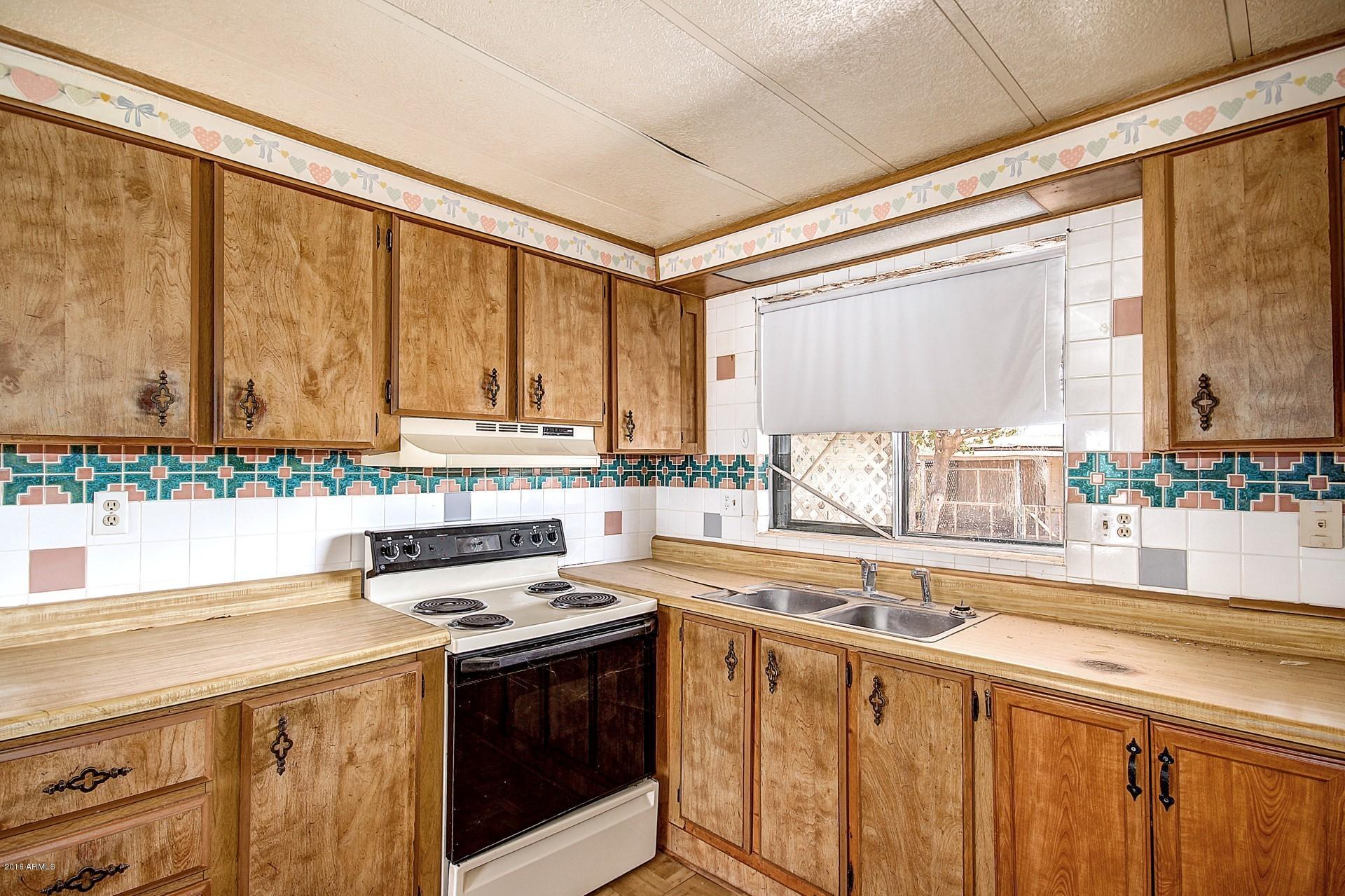 11880 North Johnson Road Maricopa, AZ 85139 - Photo 12 of 25 KITCHEN