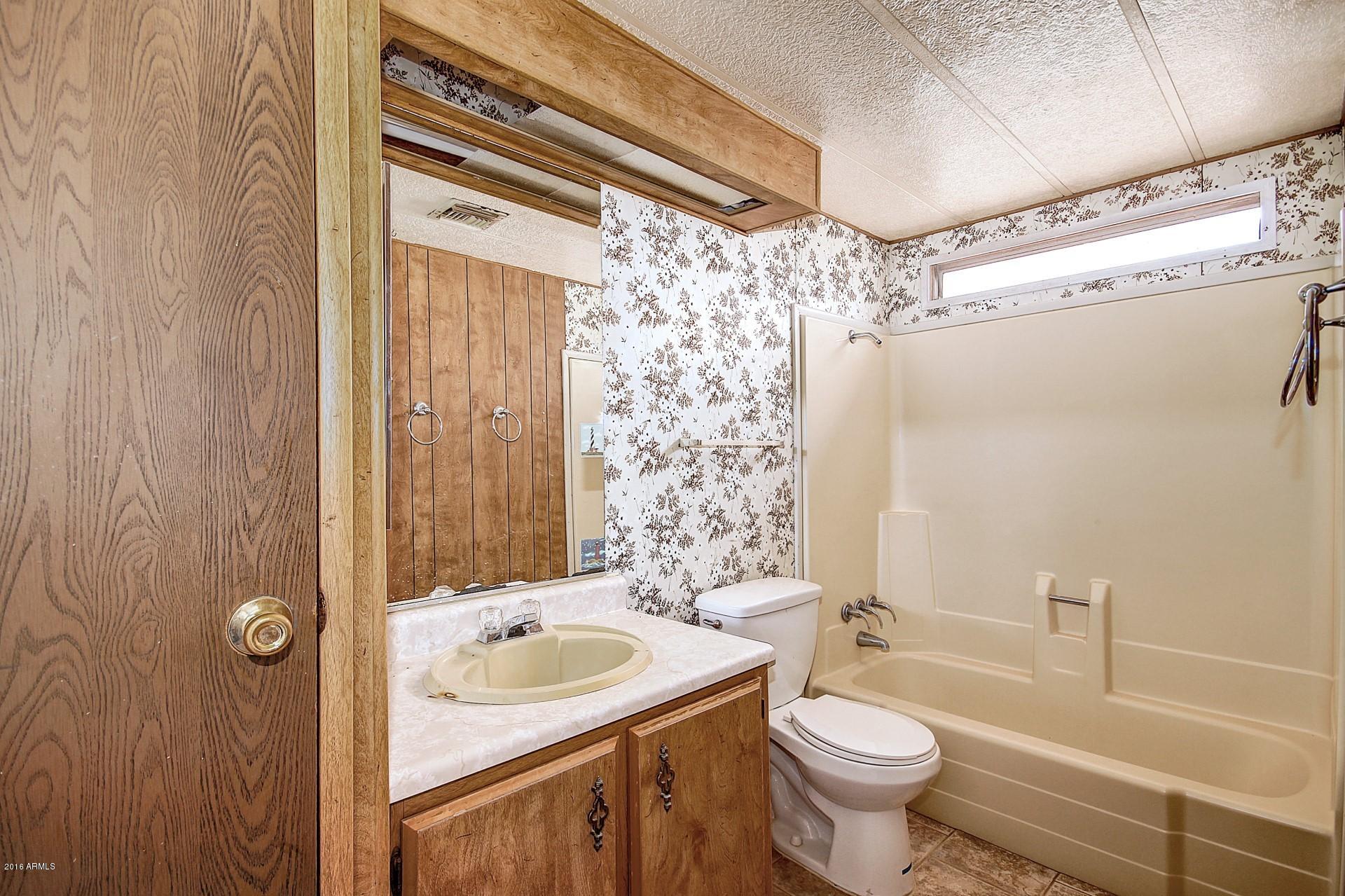 11880 North Johnson Road Maricopa, AZ 85139 - Photo 24 of 25 HALL BATH