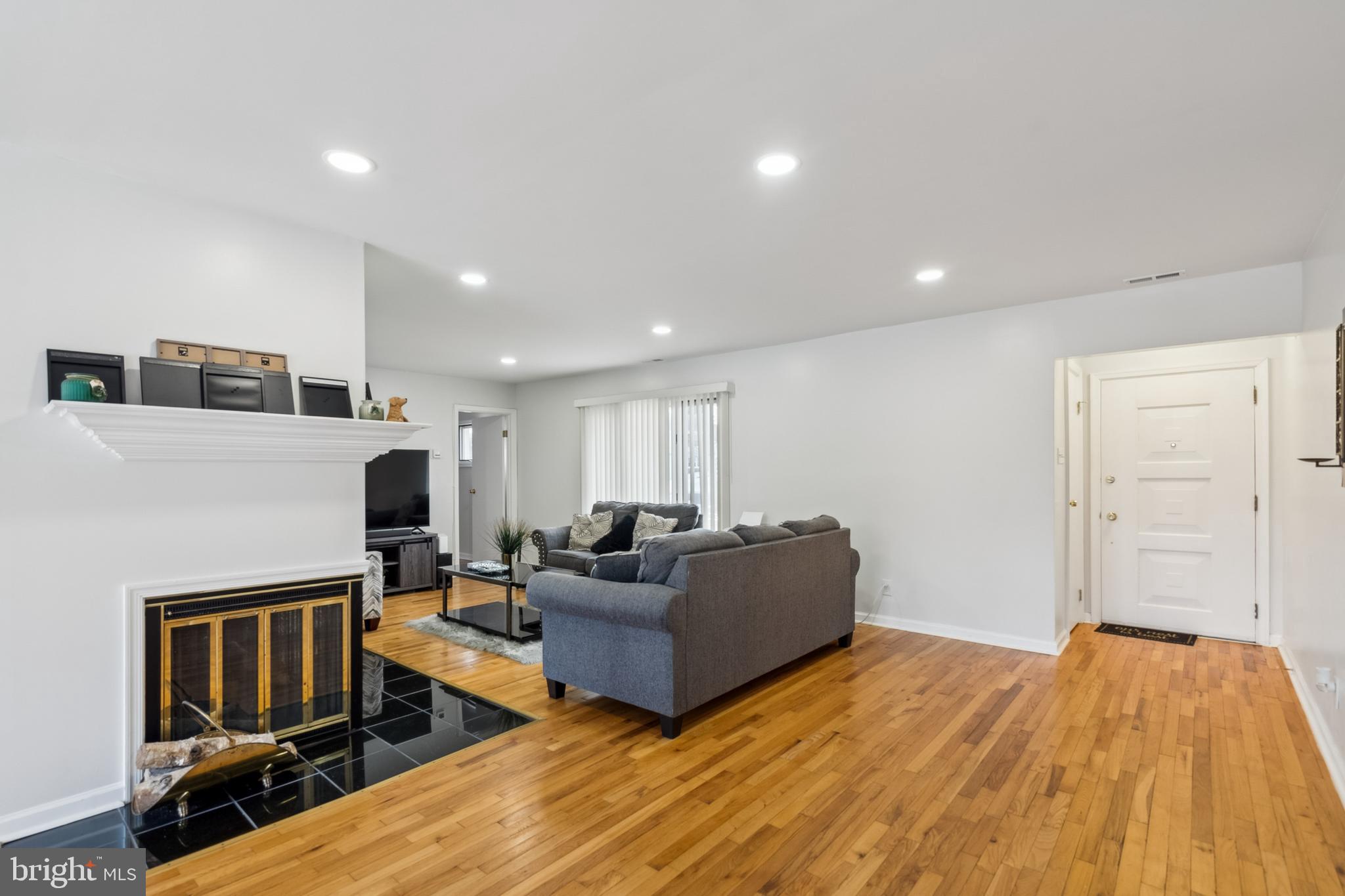 9504 Rising Sun Avenue Philadelphia, PA 19115 - Photo 3 of 25