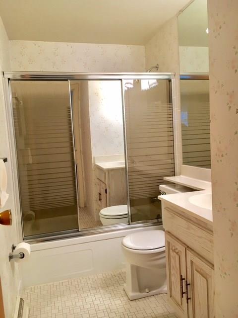 285 Foxcroft Road Pittsburgh, PA 15220 - Photo 14 of 19 MAIN BATHROOM!