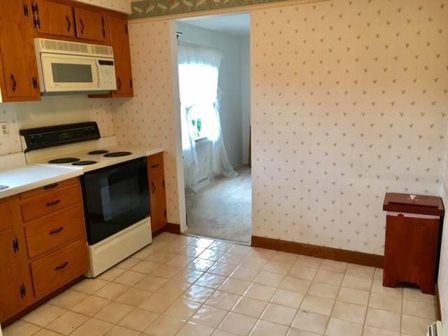 285 Foxcroft Road Pittsburgh, PA 15220 - Photo 6 of 19 KITCHEN WITH CERAMIC TILE FLOOR!