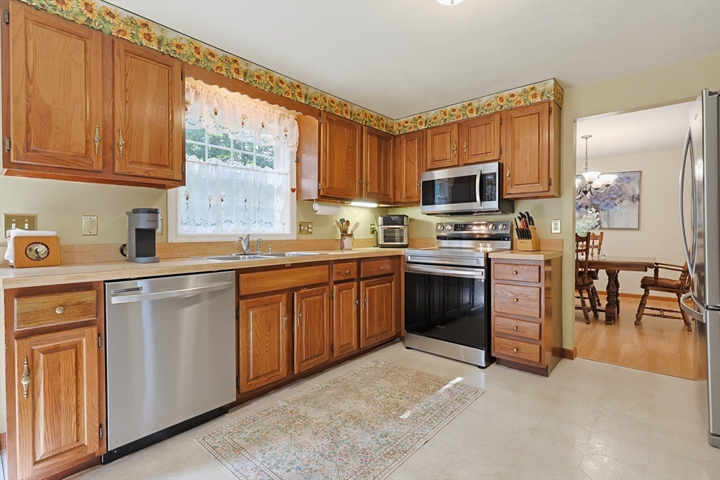 7 Hazeltine Road Upton, MA 01568 - Photo 6 of 42
