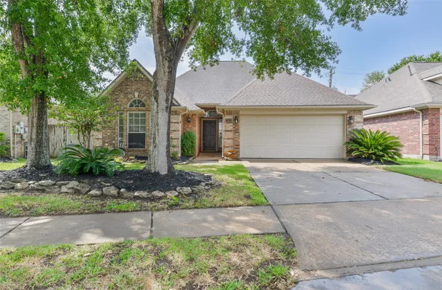 $280,000 | 2529 Lakeside Landing, Seabrook, TX 77586