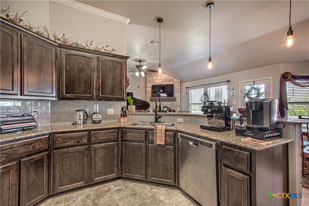 412 Dandridge Drive Temple, TX 76502 - Photo 18 of 44 a kitchen with lots of counter top space
