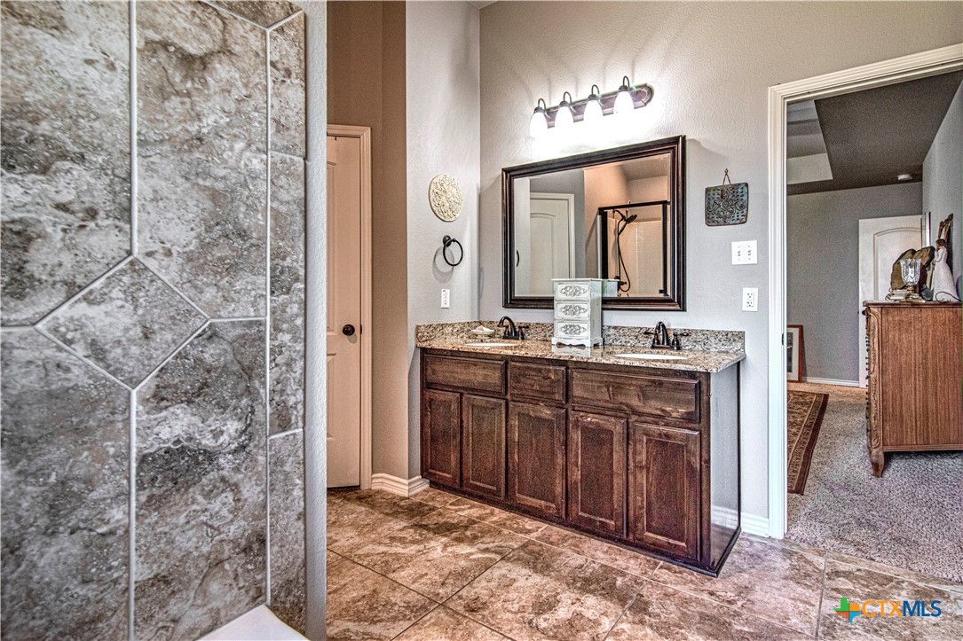 412 Dandridge Drive Temple, TX 76502 - Photo 25 of 44 a bathroom with a sink and a mirror