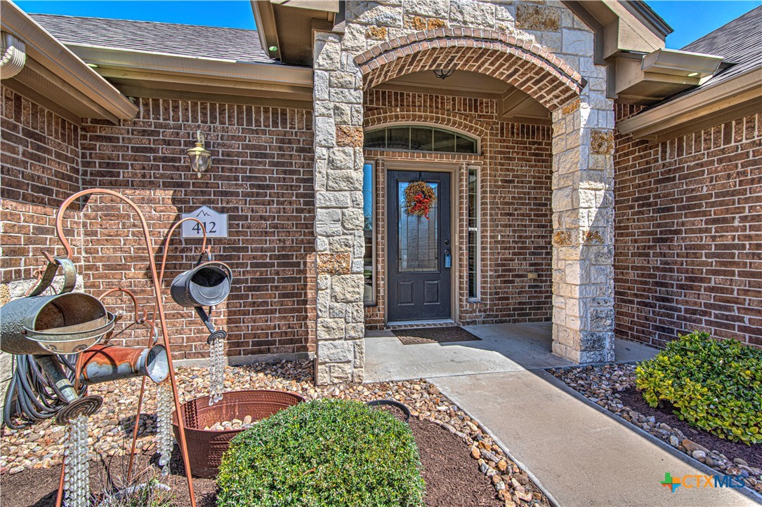 412 Dandridge Drive Temple, TX 76502 - Photo 3 of 44 a front view of a house with garden
