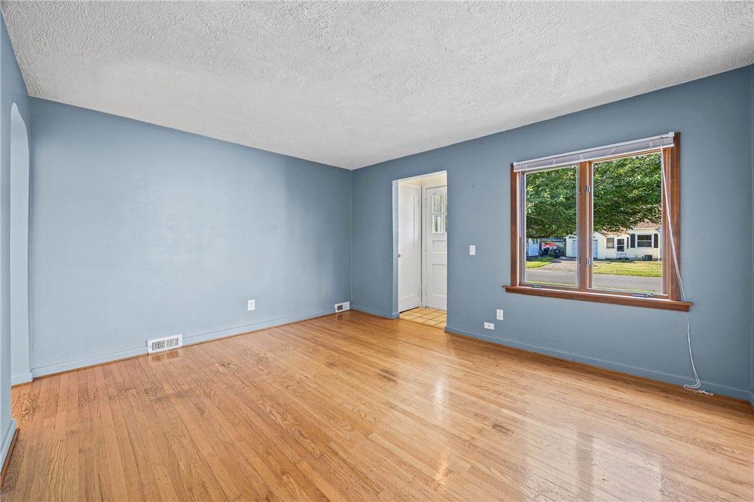 211 Heberle Road Irondequoit, NY 14609 - Photo 12 of 30