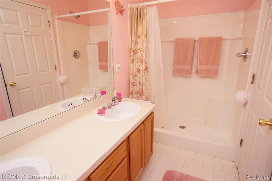 45732 Reedgrass Lane Belleville, MI 48111 - Photo 12 of 18 BATH 1.jpg