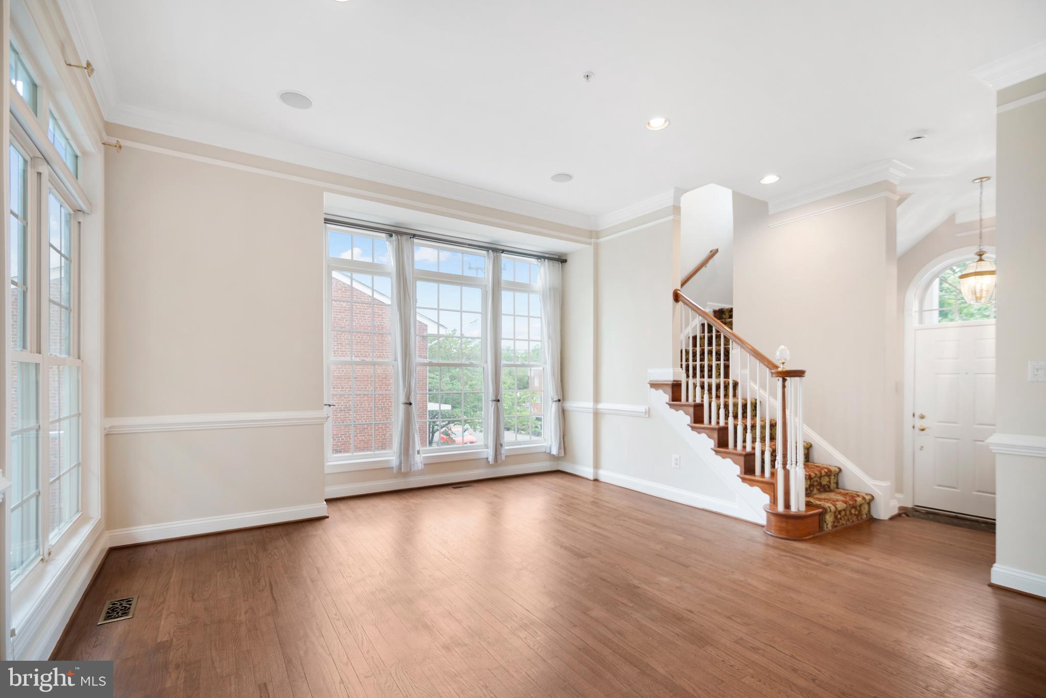 508 South Fayette Street Alexandria, VA 22314 - Photo 11 of 46 Living Room
