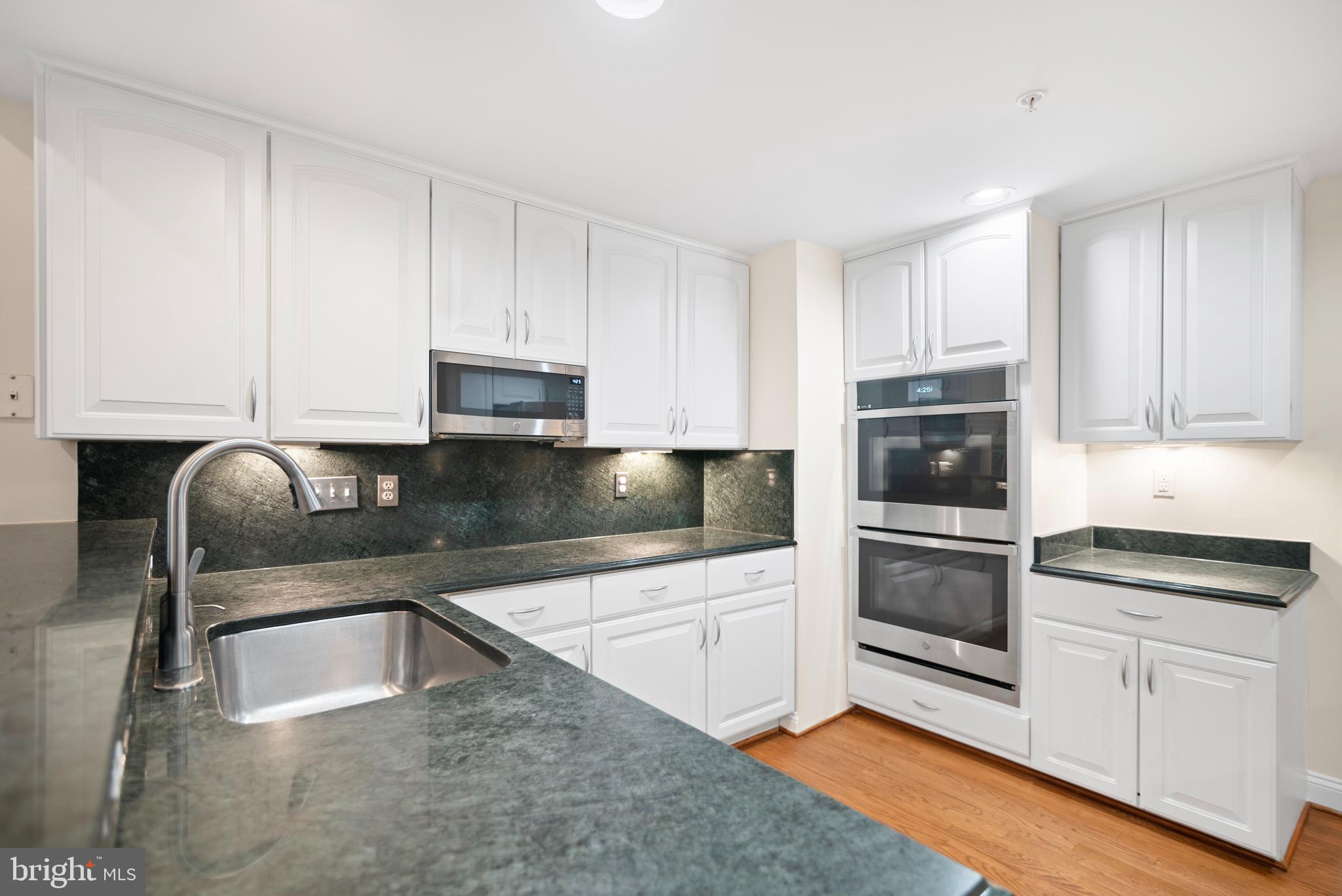 508 South Fayette Street Alexandria, VA 22314 - Photo 3 of 46 Updated Kitchen