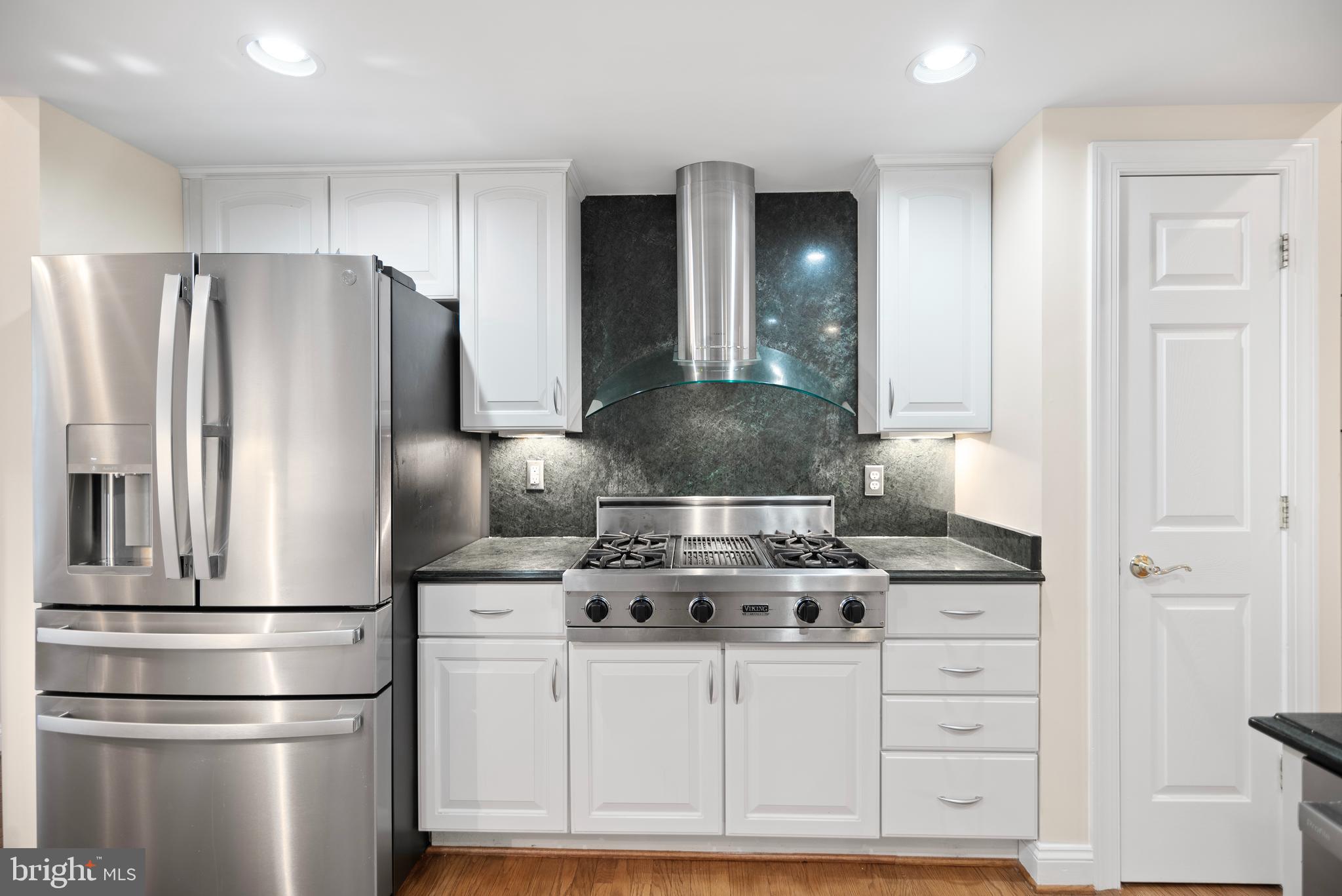 508 South Fayette Street Alexandria, VA 22314 - Photo 4 of 46 Updated Kitchen