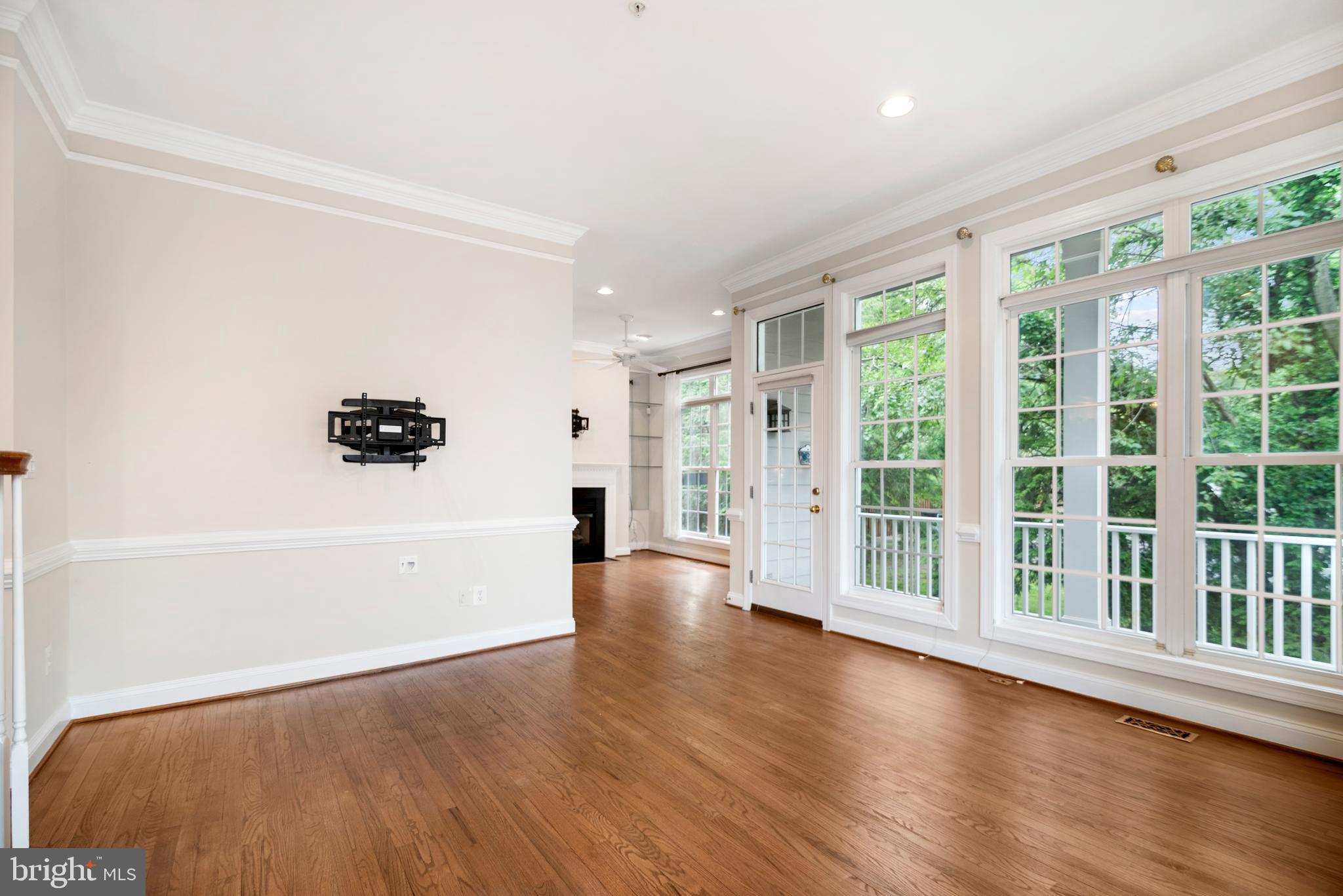 508 South Fayette Street Alexandria, VA 22314 - Photo 9 of 46 Living Room