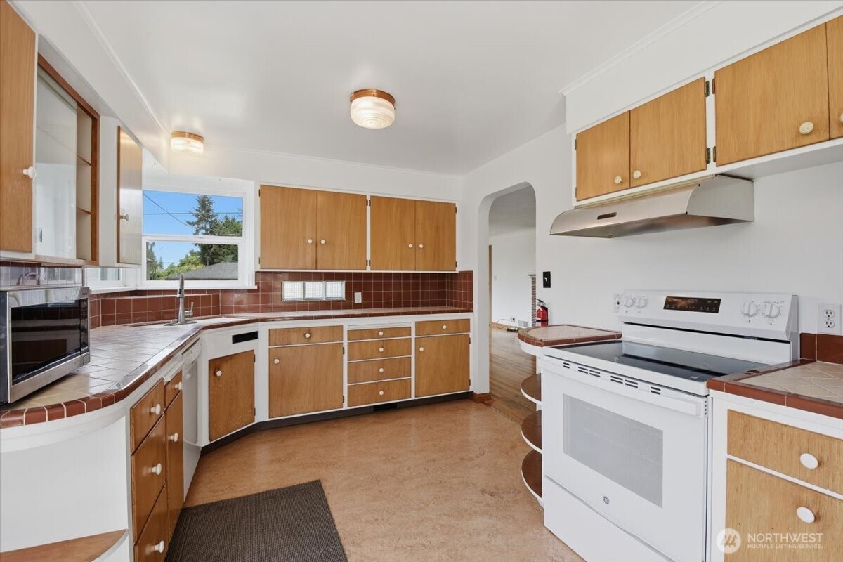 3733 Southwest Webster Street Seattle, WA 98126 - Photo 6 of 22