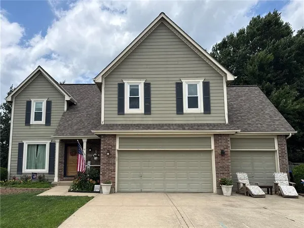 $440,000 | 270 Southeast Sumpter Court, Lee's Summit, MO 64063