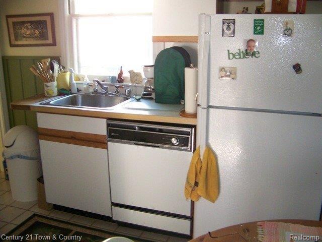 537 Roth Boulevard Clawson, MI 48017 - Photo 12 of 24 Kitchen.jpg