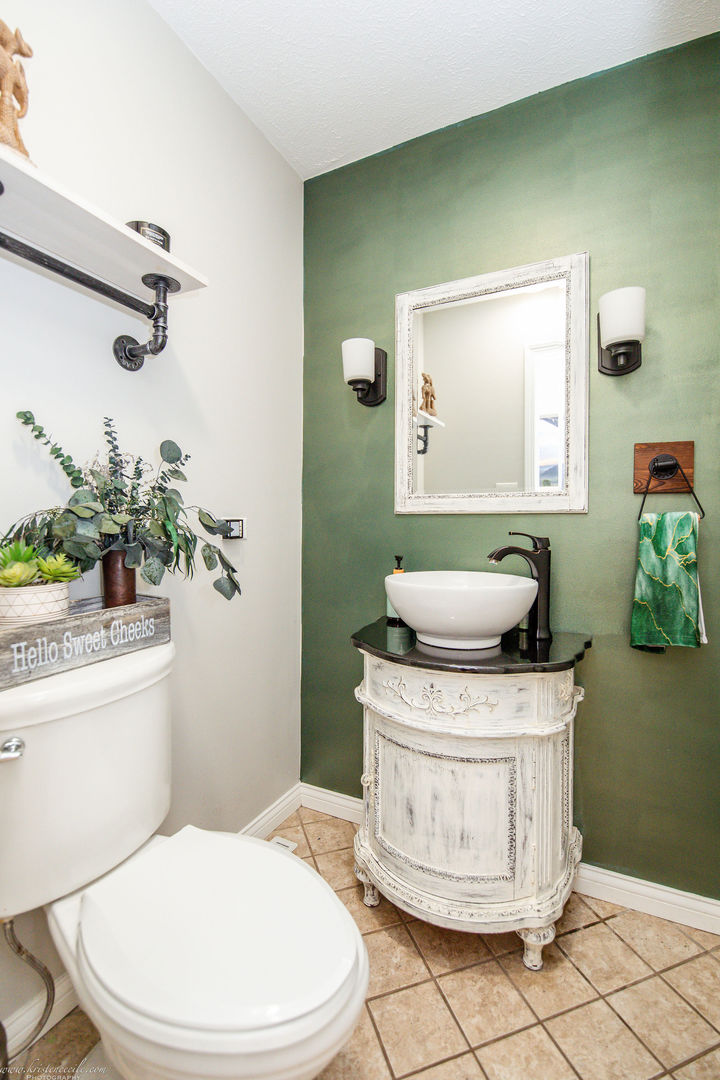 5 Inverness Drive Bourbonnais, IL 60914 - Photo 22 of 90 a bathroom with a toilet a sink and mirror