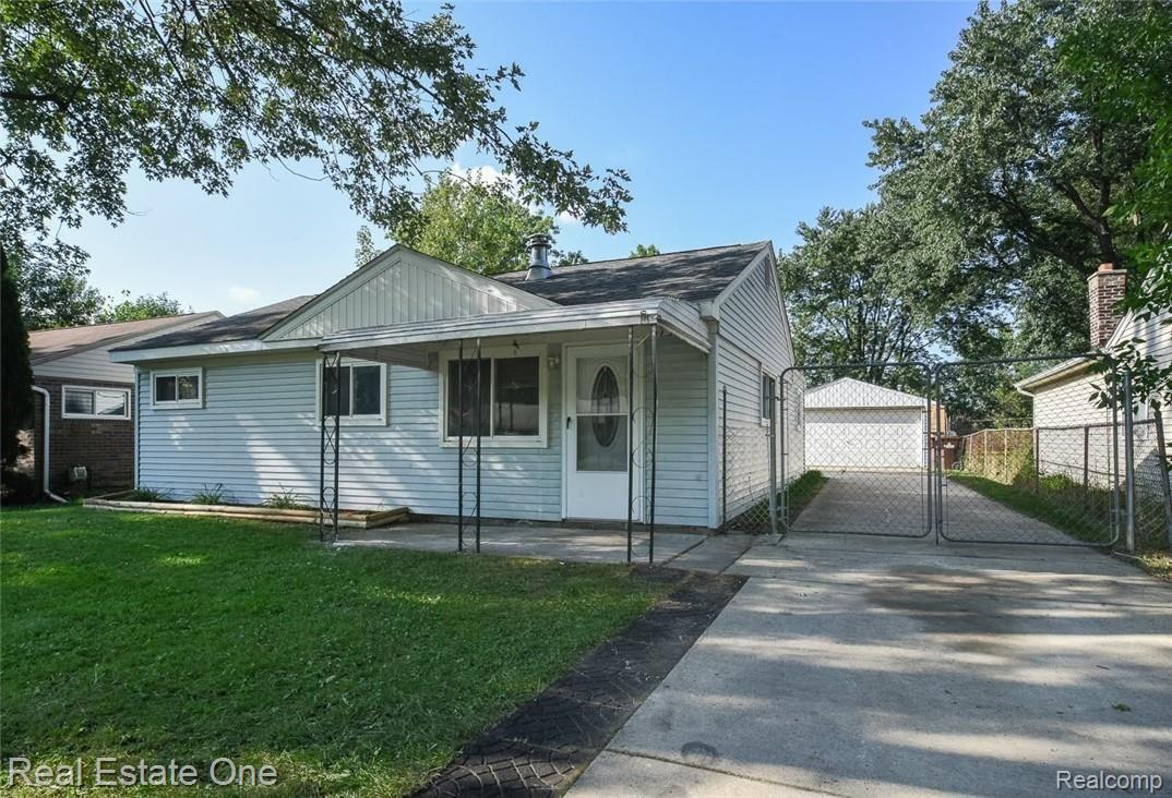37302 Bendix Street Wayne, MI 48184 - Photo 20 of 28 DSC_9020.jpg