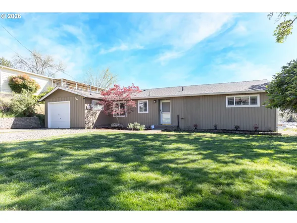 $275,000 | 757 Northeast Clover Avenue, Roseburg, OR 97470