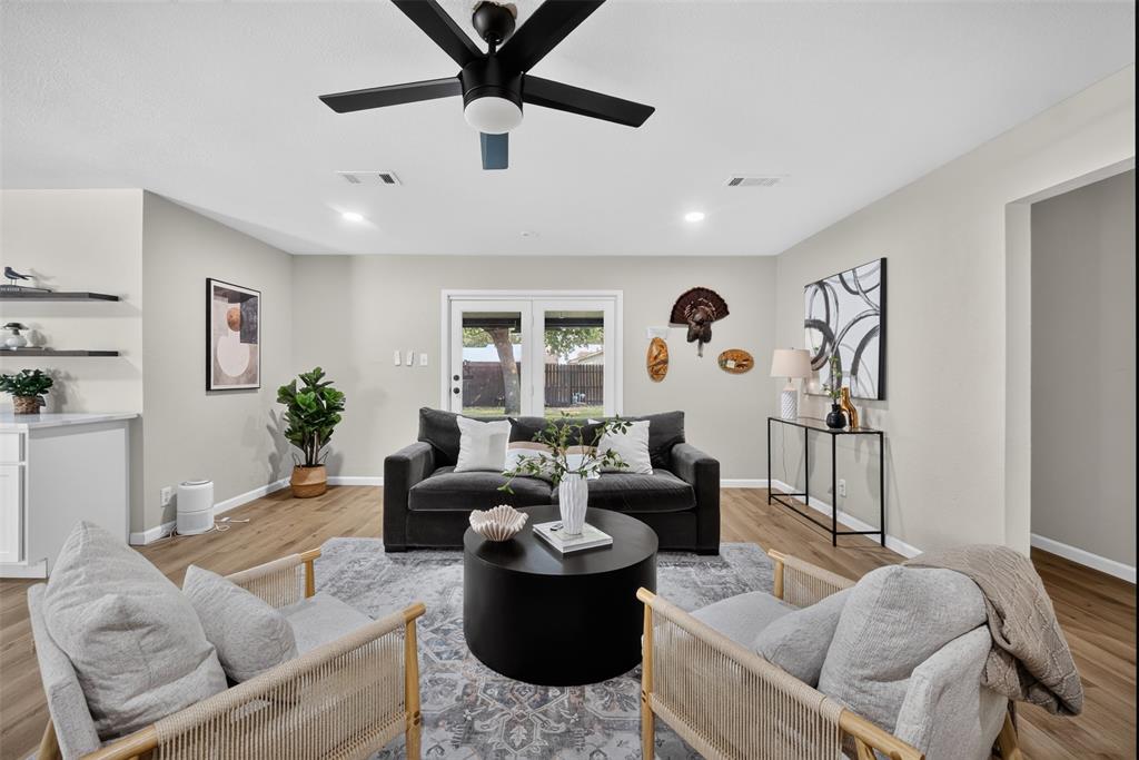 3919 Ridgeoak Way Farmers Branch, TX 75244 - Photo 11 of 28 Spacious living area featuring wood-finish flooring, recessed lighting, and a contemporary ceiling fan