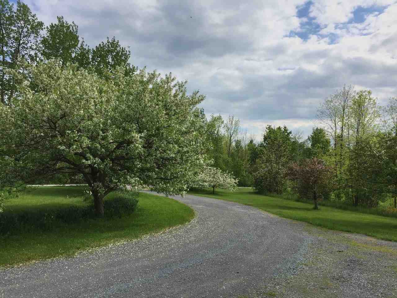 3594 South Road Williston, VT 05495 - Photo 3 of 36