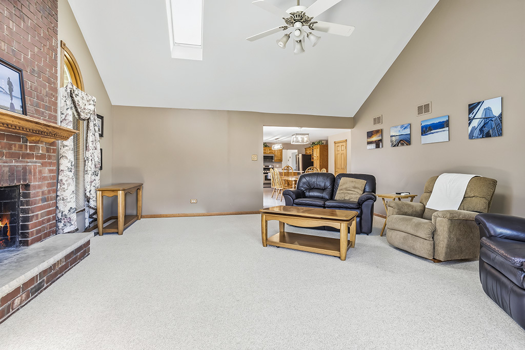 705 Ridgefield Road New Lenox, IL 60451 - Photo 13 of 35