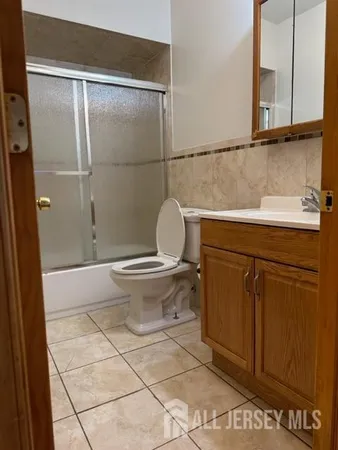 $2,500 | 321 Pershing Avenue, Unit 2, Carteret, NJ 07008