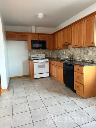 $2,500 | 321 Pershing Avenue, Unit 2, Carteret, NJ 07008