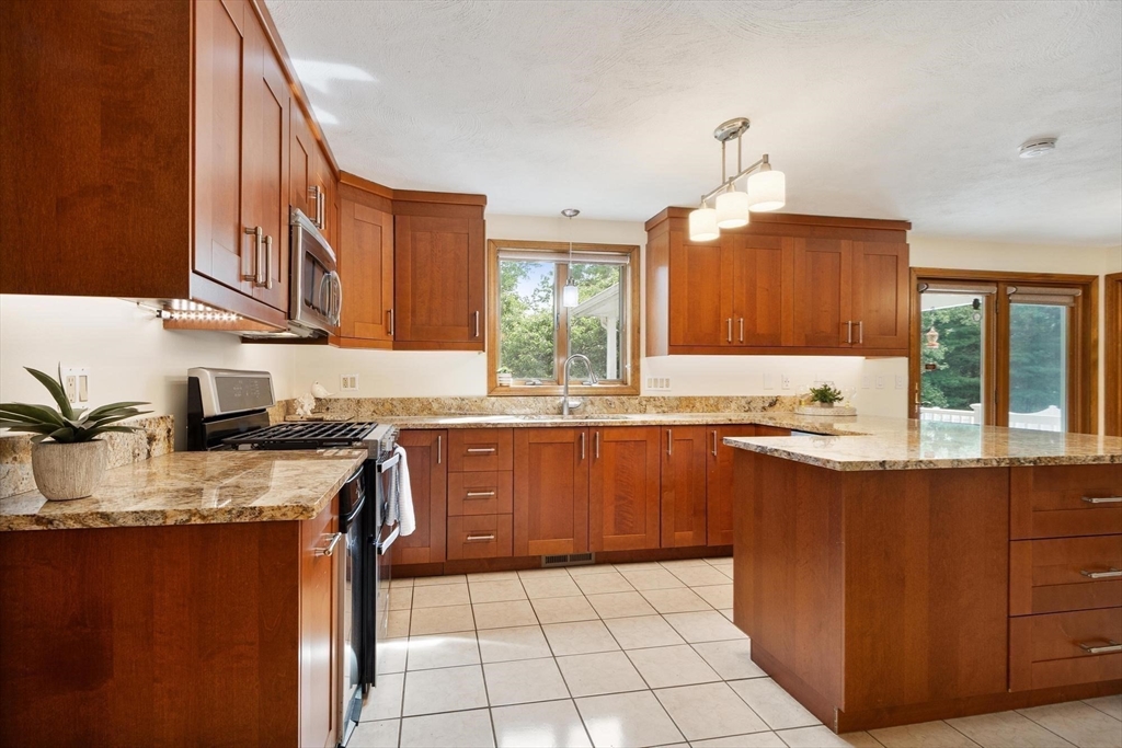 30 Parker Road Dracut, MA 01826 - Photo 8 of 31