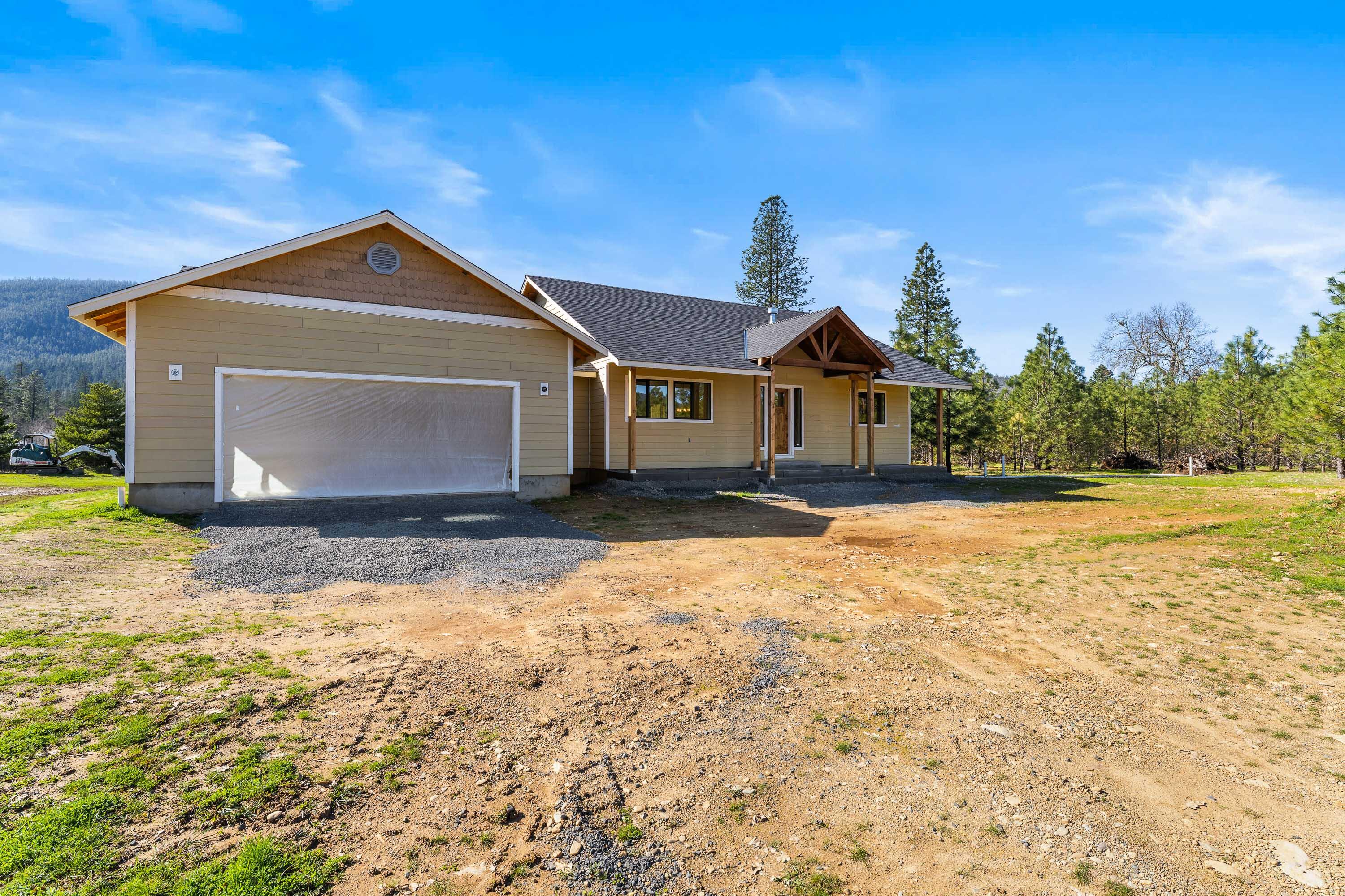 587 East Forks Circle Cave Junction, OR 97523 - Photo 6 of 36 EXT (1 of 9)