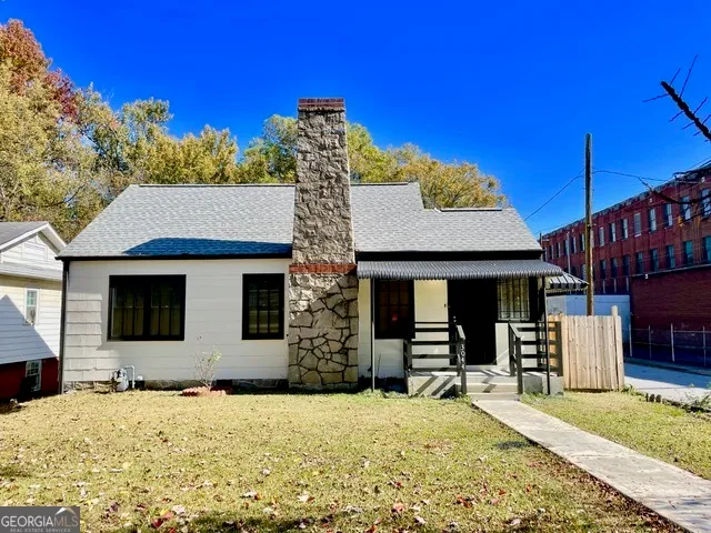 a house view with a outdoor space