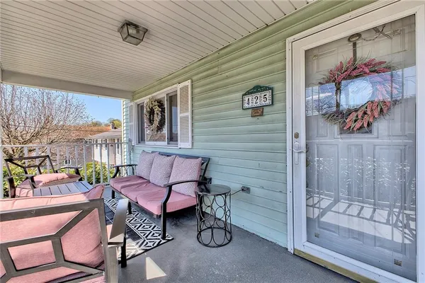 a view of entryway with a front door