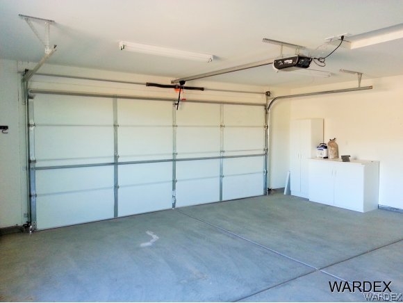 1566 South Eden Road Golden Valley, AZ 86413 - Photo 20 of 22 Finished Garage