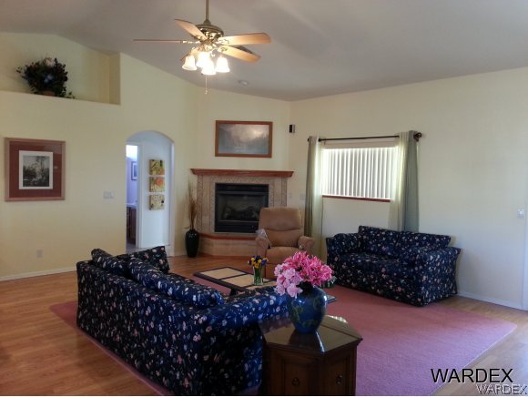 1566 South Eden Road Golden Valley, AZ 86413 - Photo 5 of 22 Spacious Livingroom