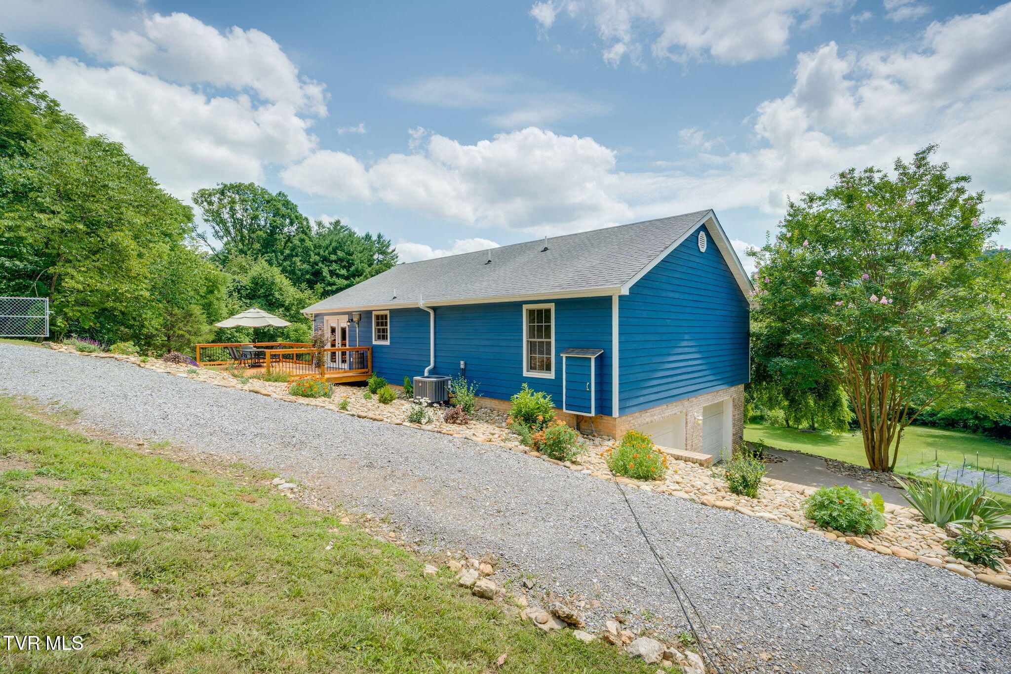 2937 Forest View Road Kingsport, TN 37660 - Photo 4 of 52 002