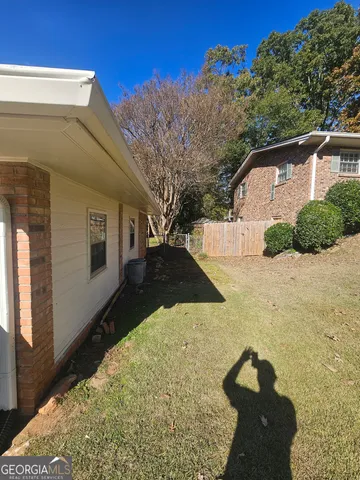 a view of a backyard of the house