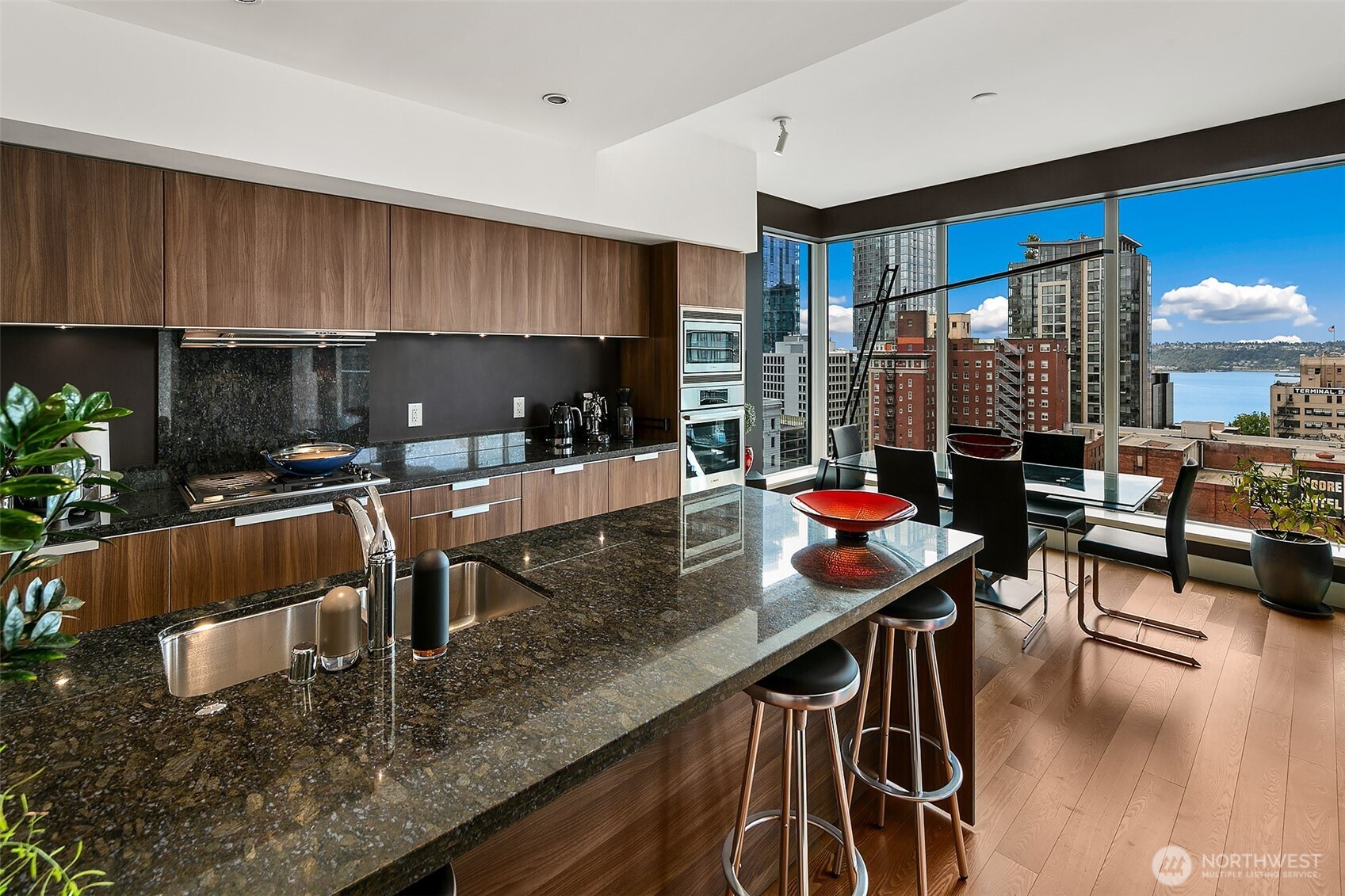 1920 4th Avenue, Unit 1702 Seattle, WA 98101 - Photo 18 of 38