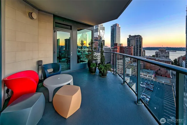 $1,450,000 | 1920 4th Avenue, Unit 1702, Seattle, WA 98101