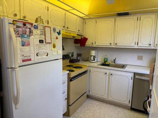 $2,000 | 132 Newport I, Unit 132, Deerfield Beach, FL 33442